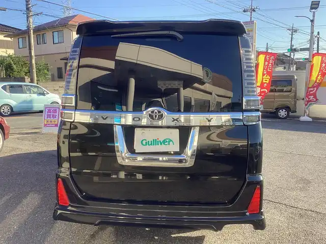 トヨタ ヴォクシー ZS 千葉県 2017(平29)年 6.3万km イナズマスパーキングブラックガラスフレーク Panasonicナビ/Bluetooth/DVD/CD/両側パワースライドドア/後席フリップダウンモニター/LEDヘッドライト/モデリスタエアロ/ワンオーナー /スペアスマートキーあり/ETC