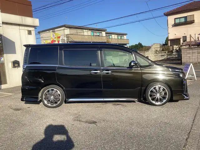 トヨタ ヴォクシー ZS 千葉県 2017(平29)年 6.3万km イナズマスパーキングブラックガラスフレーク Panasonicナビ/Bluetooth/DVD/CD/両側パワースライドドア/後席フリップダウンモニター/LEDヘッドライト/モデリスタエアロ/ワンオーナー /スペアスマートキーあり/ETC