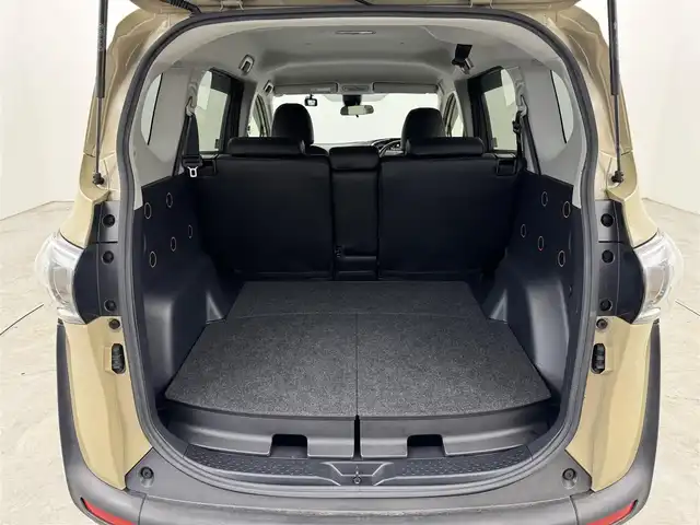 トヨタ シエンタ ファンベースG 福岡県 2020(令2)年 2.6万km ベージュ 純正ナビ／フルセグＴＶ　/全方位カメラ　/ＥＴＣ　/前後ドライブレコーダー　/衝突被害軽減ブレーキ　/レーンキープ　/オートマチックハイビーム　/アイドリングストップ　/プッシュスタート　/両側電動スライドドア　/ＬＥＤ