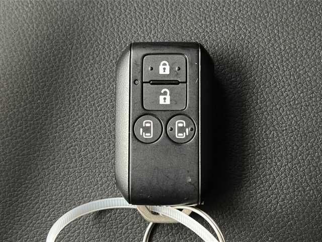 スズキ スペーシア カスタム HYBRID XS ターボ 広島県 2024(令6)年 0.1千km ピュアホワイトパール/ブラック2トーン 禁煙車/登録時7ｋｍ/フルタイム4ＷＤ/インタークーラーターボ/スズキセーフティサポート/・デュアルセンサーブレーキサポートII/・先行車発進お知らせ/・標識認識機能/・ヘッドアップディスプレイ/・誤発進抑制機能/・ハイビームアシスト/・アダプティブクルーズコントロール/・車線維持支援機能/・車線逸脱抑制/・車線逸脱警報/・ふらつき警報/コーナーセンサー/全方位モニター付９型メモリーナビ/・フルセグ/Bluetooｔｈ/ＵＳＢ/スマホ連携/スズキコネクト対応通信機装着車/両側パワースライドドア/革巻きステアリング/ステアリングスイッチ/パドルシフト/オートライト/LEDヘッドライト/フォグランプ/ハーフレザーシート/シートヒーター/アイドリングストップ/スマートキー/プッシュスタート/スペアキー/純正15インチアルミホイール