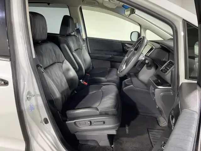 ホンダ オデッセイ アブソルート・EXホンダセンジング 神奈川県 2019(令1)年 2.2万km プラチナホワイトパール ホンダセンシング/純正8型SDナビゲーション【VXM-197VFNi】/・BT/フルセグTV/CD/DVD/SD/USB/HDMI/全方位モニター/パーキングアシスト/両側電動スライドドア/ハーフレザーシート/パワーシート(D/N)/シートヒーター(D/N)/二列目オットマン/ビルトインETC2.0/前後ドライブレコーダー/スマートキー/スペアキー/プッシュスタートボタン/革巻きステアリング/ステアリングスイッチ/パドルシフト/Autoライト/ECON/コーナーセンサー/LEDヘッドライト/フォグランプ/電動格納ミラー/ウィンカーミラー/純正フロアマット/純正ドアバイザー/純正17インチアルミホイール