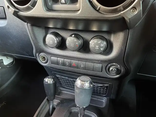 クライスラー・ジープ ジープ ラングラー アンリミテッド スポーツ 愛知県 2018(平30)年 5.9万km ブライトホワイト 社外9インチナビ/TV/DVD再生/Bluetooth/バックカメラ/サイドカメラ/ETCキーレス/クルーズコントロール/MTモード付AT/サイドステップ/ヒーテッドドアミラー/ダウンヒルアシストコントロール/ステアリングスイッチ