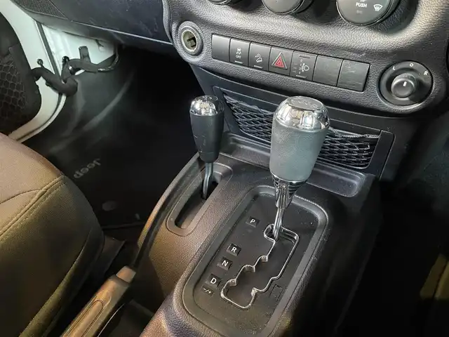 クライスラー・ジープ ジープ ラングラー アンリミテッド スポーツ 愛知県 2018(平30)年 5.9万km ブライトホワイト 社外9インチナビ/TV/DVD再生/Bluetooth/バックカメラ/サイドカメラ/ETCキーレス/クルーズコントロール/MTモード付AT/サイドステップ/ヒーテッドドアミラー/ダウンヒルアシストコントロール/ステアリングスイッチ