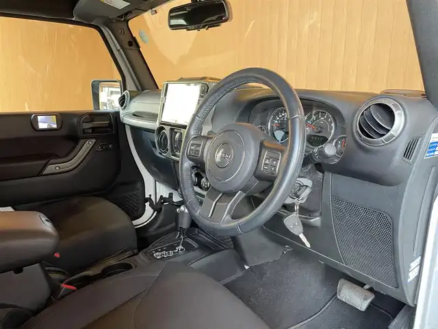 クライスラー・ジープ ジープ ラングラー アンリミテッド スポーツ 愛知県 2018(平30)年 5.9万km ブライトホワイト 社外9インチナビ/TV/DVD再生/Bluetooth/バックカメラ/サイドカメラ/ETCキーレス/クルーズコントロール/MTモード付AT/サイドステップ/ヒーテッドドアミラー/ダウンヒルアシストコントロール/ステアリングスイッチ