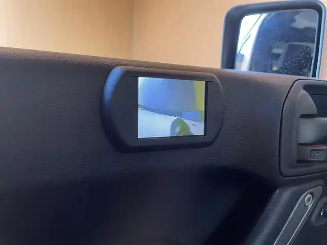 クライスラー・ジープ ジープ ラングラー アンリミテッド スポーツ 愛知県 2018(平30)年 5.9万km ブライトホワイト 社外9インチナビ/TV/DVD再生/Bluetooth/バックカメラ/サイドカメラ/ETCキーレス/クルーズコントロール/MTモード付AT/サイドステップ/ヒーテッドドアミラー/ダウンヒルアシストコントロール/ステアリングスイッチ