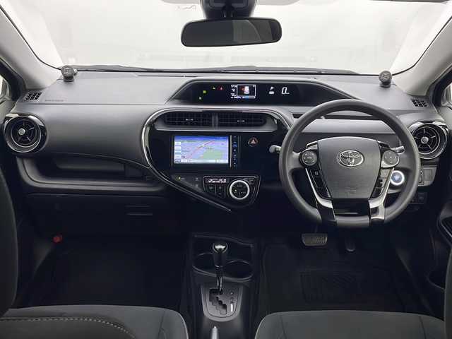 トヨタ アクア S スタイルブラック 秋田県 2020(令2)年 6万km ブラックマイカ 寒冷地仕様　/トヨタセーフティセンス/社外メモリナビ/　　CD/DVD/BT/フルセグTV　/パノラミックビューモニター　/LEDオートライト　/前席シートヒーター　/社外15インチアルミホイール　/ステアリングスイッチ　/横滑り防止装置　/オートマチックハイビーム/電動格納ミラー/スマートキー