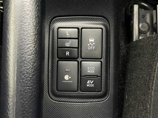 トヨタ アクア S スタイルブラック 秋田県 2020(令2)年 6万km ブラックマイカ 寒冷地仕様　/トヨタセーフティセンス/社外メモリナビ/　　CD/DVD/BT/フルセグTV　/パノラミックビューモニター　/LEDオートライト　/前席シートヒーター　/社外15インチアルミホイール　/ステアリングスイッチ　/横滑り防止装置　/オートマチックハイビーム/電動格納ミラー/スマートキー