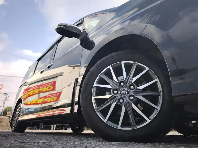 トヨタ ヴォクシー ZS 煌Ⅱ 熊本県 2016(平28)年 10万km ブラック 純正9インチナビ（NSZT-Y66T）/【フルセグTV/Bluetooth/CD/DVD/HDMI】/バックカメラ/純正12.1インチフリップダウンモニター/両側パワースライドドア/衝突被害軽減システム/車線逸脱警報/オートLEDヘッドライト/プッシュスタート/スマートキー/純正16インチAW/ドライブレコーダー/ETC/ウインカーミラー