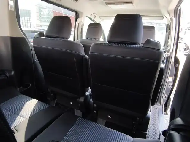 トヨタ ヴォクシー ZS 煌Ⅱ 熊本県 2016(平28)年 10万km ブラック 純正9インチナビ（NSZT-Y66T）/【フルセグTV/Bluetooth/CD/DVD/HDMI】/バックカメラ/純正12.1インチフリップダウンモニター/両側パワースライドドア/衝突被害軽減システム/車線逸脱警報/オートLEDヘッドライト/プッシュスタート/スマートキー/純正16インチAW/ドライブレコーダー/ETC/ウインカーミラー