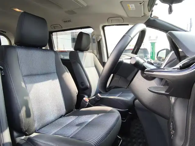 トヨタ ヴォクシー ZS 煌Ⅱ 熊本県 2016(平28)年 10万km ブラック 純正9インチナビ（NSZT-Y66T）/【フルセグTV/Bluetooth/CD/DVD/HDMI】/バックカメラ/純正12.1インチフリップダウンモニター/両側パワースライドドア/衝突被害軽減システム/車線逸脱警報/オートLEDヘッドライト/プッシュスタート/スマートキー/純正16インチAW/ドライブレコーダー/ETC/ウインカーミラー