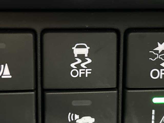 ホンダ オデッセイ ハイブリッド アブソルート ホンダセンシング 神奈川県 2016(平28)年 6.5万km プレミアムヴィーナスブラックP 純正８型SDナビゲーション【VXM-175VFNi】/フルセグ　CD DVD　SDMUSICRACK　AM FM/バックカメラ/両側電動スライドドア【サンシェード】/ホンダセンシング/衝突軽減ブレーキ/歩行者事故低減ステアリング/アダブティブクルーズコントロール/LKAS車線維持支援システム/路外逸脱抑制機能/誤発進抑制機能/先行車発進お知らせ機能/標識認識機能/前後ソナー/コンフォートビューパッケージ/ECON/EVモード/純正前方ドライブレコーダー/純正ビルトインETC/ブラックプライムスムース合皮/ファブリックコンビシート/運転席パワーシート/２列目オットマン/革巻きステアリング/プッシュスタート/スマートキー/LEDヘッドランプ/オートライト/フロントフォグランプ/純正リアスポイラー/純正17インチアルミホイール