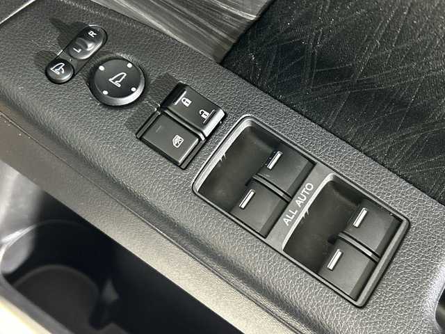 ホンダ オデッセイ ハイブリッド アブソルート ホンダセンシング 神奈川県 2016(平28)年 6.5万km プレミアムヴィーナスブラックP 純正８型SDナビゲーション【VXM-175VFNi】/フルセグ　CD DVD　SDMUSICRACK　AM FM/バックカメラ/両側電動スライドドア【サンシェード】/ホンダセンシング/衝突軽減ブレーキ/歩行者事故低減ステアリング/アダブティブクルーズコントロール/LKAS車線維持支援システム/路外逸脱抑制機能/誤発進抑制機能/先行車発進お知らせ機能/標識認識機能/前後ソナー/コンフォートビューパッケージ/ECON/EVモード/純正前方ドライブレコーダー/純正ビルトインETC/ブラックプライムスムース合皮/ファブリックコンビシート/運転席パワーシート/２列目オットマン/革巻きステアリング/プッシュスタート/スマートキー/LEDヘッドランプ/オートライト/フロントフォグランプ/純正リアスポイラー/純正17インチアルミホイール