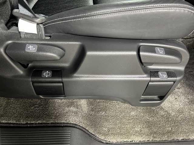 ホンダ オデッセイ ハイブリッド アブソルート ホンダセンシング 神奈川県 2016(平28)年 6.5万km プレミアムヴィーナスブラックP 純正８型SDナビゲーション【VXM-175VFNi】/フルセグ　CD DVD　SDMUSICRACK　AM FM/バックカメラ/両側電動スライドドア【サンシェード】/ホンダセンシング/衝突軽減ブレーキ/歩行者事故低減ステアリング/アダブティブクルーズコントロール/LKAS車線維持支援システム/路外逸脱抑制機能/誤発進抑制機能/先行車発進お知らせ機能/標識認識機能/前後ソナー/コンフォートビューパッケージ/ECON/EVモード/純正前方ドライブレコーダー/純正ビルトインETC/ブラックプライムスムース合皮/ファブリックコンビシート/運転席パワーシート/２列目オットマン/革巻きステアリング/プッシュスタート/スマートキー/LEDヘッドランプ/オートライト/フロントフォグランプ/純正リアスポイラー/純正17インチアルミホイール