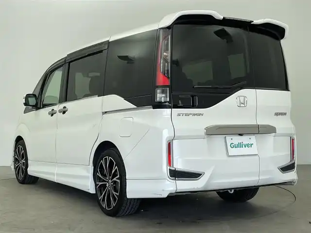ホンダ ステップワゴン スパーダ クルスピセンシング 大分県 2015(平27)年 6.2万km ホワイトオーキッドパール 純正9インチインターナビ/フルセグTV/ーDISC/ーBluetooth/バックカメラ/ハーフレザー/両側パワースライドドア/ホンダセンシング/衝突軽減ブレーキ/先行車発進お知らせ機能/ACC先行車検知音/標識認識機能/路外逸脱抑制システム/LEDヘッドライト/無限エアロ/純正フリップダウンモニター/レーダークルーズコントロール/オートライト/純正16インチアルミホイール/純正フロアマット/ＥＴＣ/ドライブレコーダー/前席シートヒーター/横滑り防止装置
