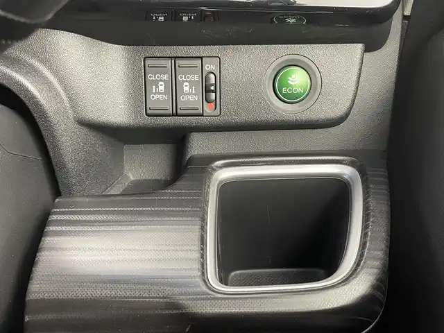 ホンダ ステップワゴン スパーダ クルスピセンシング 大分県 2015(平27)年 6.2万km ホワイトオーキッドパール 純正9インチインターナビ/フルセグTV/ーDISC/ーBluetooth/バックカメラ/ハーフレザー/両側パワースライドドア/ホンダセンシング/衝突軽減ブレーキ/先行車発進お知らせ機能/ACC先行車検知音/標識認識機能/路外逸脱抑制システム/LEDヘッドライト/無限エアロ/純正フリップダウンモニター/レーダークルーズコントロール/オートライト/純正16インチアルミホイール/純正フロアマット/ＥＴＣ/ドライブレコーダー/前席シートヒーター/横滑り防止装置