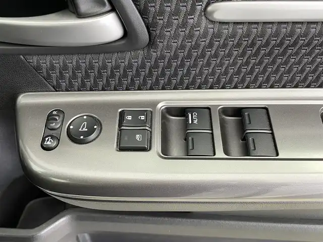 ホンダ ステップワゴン スパーダ クルスピセンシング 大分県 2015(平27)年 6.2万km ホワイトオーキッドパール 純正9インチインターナビ/フルセグTV/ーDISC/ーBluetooth/バックカメラ/ハーフレザー/両側パワースライドドア/ホンダセンシング/衝突軽減ブレーキ/先行車発進お知らせ機能/ACC先行車検知音/標識認識機能/路外逸脱抑制システム/LEDヘッドライト/無限エアロ/純正フリップダウンモニター/レーダークルーズコントロール/オートライト/純正16インチアルミホイール/純正フロアマット/ＥＴＣ/ドライブレコーダー/前席シートヒーター/横滑り防止装置