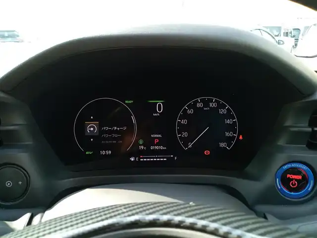 ホンダ ヴェゼル ハイブリッド e:HEV Z 福井県 2021(令3)年 1.9万km プラチナホワイトパール 純正9インチナビ/AM/FM/フルセグ/BT/USB/バックカメラ/無限エアロ/アダプティブクルーズコントロール/前後コーナーセンサー/衝突被害軽減システム/BSM/レーンキープアシスト/横滑り防止装置/ETC２．０/ワイヤレス充電/前後ドライブレコーダー/SOSボタン/前席シートヒーター/オートブレーキホールド/ハーフレザーシート/ステアリングヒーター/電動リアゲート/純正フロアマット/パドルシフト/純正18インチAW/LEDヘッドライト/スマートキー