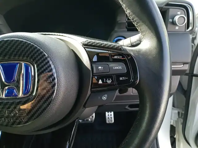ホンダ ヴェゼル ハイブリッド e:HEV Z 福井県 2021(令3)年 1.9万km プラチナホワイトパール 純正9インチナビ/AM/FM/フルセグ/BT/USB/バックカメラ/無限エアロ/アダプティブクルーズコントロール/前後コーナーセンサー/衝突被害軽減システム/BSM/レーンキープアシスト/横滑り防止装置/ETC２．０/ワイヤレス充電/前後ドライブレコーダー/SOSボタン/前席シートヒーター/オートブレーキホールド/ハーフレザーシート/ステアリングヒーター/電動リアゲート/純正フロアマット/パドルシフト/純正18インチAW/LEDヘッドライト/スマートキー