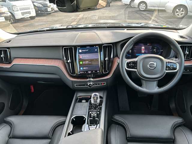 ボルボ ボルボ ＸＣ６０ リチャージ アルティメイト T6 AWD PHV 富山県 2024(令6)年 0.9万km 黒 4WD/サンルーフ/全周囲カメラ/レザーシート/ルーフレール/ステップ/メーカーOP11.2センターディスプレイ/Apple Car Play/USB/12.3デジタル液晶ドライバーディスプレイ/スマートキー/前席パワーシート/全席シートヒーター/HUD/クリアランスソナー/純正360°ドラレコ/置くだけ充電/プッシュスタート/レーダークルコン/オートライト/オートハイビーム/オートリトラミラー/電動Pブレーキ/トノカバー/充電ケーブル/ISOFIX対応/パワーバックドア/保証書・取説