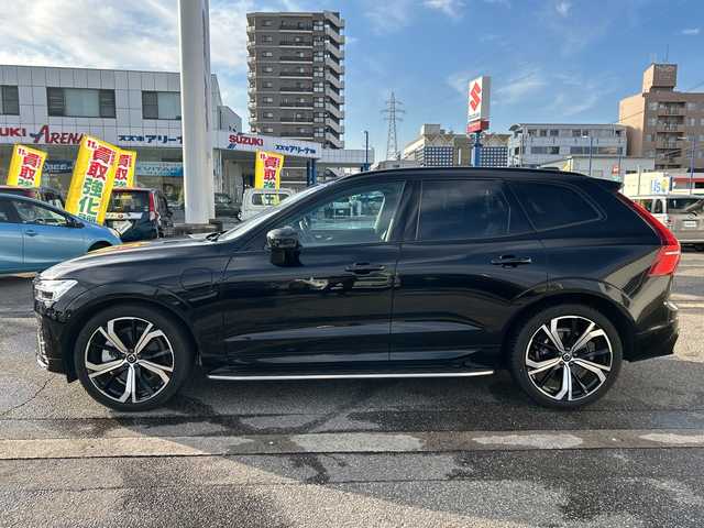 ボルボ ボルボ ＸＣ６０ リチャージ アルティメイト T6 AWD PHV 富山県 2024(令6)年 0.9万km 黒 4WD/サンルーフ/全周囲カメラ/レザーシート/ルーフレール/ステップ/メーカーOP11.2センターディスプレイ/Apple Car Play/USB/12.3デジタル液晶ドライバーディスプレイ/スマートキー/前席パワーシート/全席シートヒーター/HUD/クリアランスソナー/純正360°ドラレコ/置くだけ充電/プッシュスタート/レーダークルコン/オートライト/オートハイビーム/オートリトラミラー/電動Pブレーキ/トノカバー/充電ケーブル/ISOFIX対応/パワーバックドア/保証書・取説