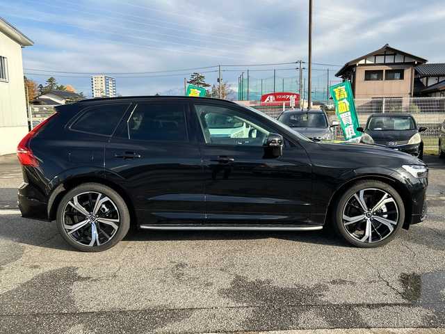 ボルボ ボルボ ＸＣ６０ リチャージ アルティメイト T6 AWD PHV 富山県 2024(令6)年 0.9万km 黒 4WD/サンルーフ/全周囲カメラ/レザーシート/ルーフレール/ステップ/メーカーOP11.2センターディスプレイ/Apple Car Play/USB/12.3デジタル液晶ドライバーディスプレイ/スマートキー/前席パワーシート/全席シートヒーター/HUD/クリアランスソナー/純正360°ドラレコ/置くだけ充電/プッシュスタート/レーダークルコン/オートライト/オートハイビーム/オートリトラミラー/電動Pブレーキ/トノカバー/充電ケーブル/ISOFIX対応/パワーバックドア/保証書・取説