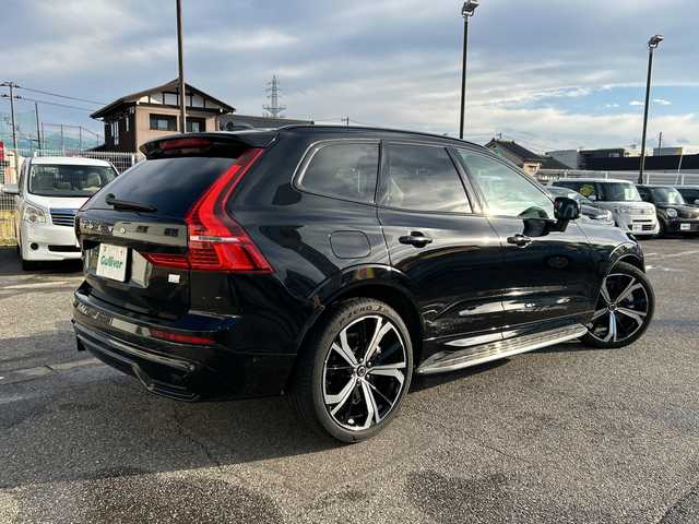 ボルボ ボルボ ＸＣ６０ リチャージ アルティメイト T6 AWD PHV 富山県 2024(令6)年 0.9万km 黒 4WD/サンルーフ/全周囲カメラ/レザーシート/ルーフレール/ステップ/メーカーOP11.2センターディスプレイ/Apple Car Play/USB/12.3デジタル液晶ドライバーディスプレイ/スマートキー/前席パワーシート/全席シートヒーター/HUD/クリアランスソナー/純正360°ドラレコ/置くだけ充電/プッシュスタート/レーダークルコン/オートライト/オートハイビーム/オートリトラミラー/電動Pブレーキ/トノカバー/充電ケーブル/ISOFIX対応/パワーバックドア/保証書・取説