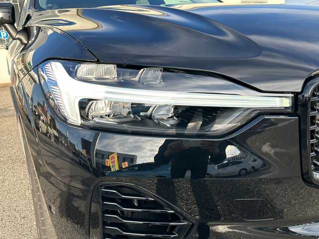 ボルボ ボルボ ＸＣ６０ リチャージ アルティメイト T6 AWD PHV 富山県 2024(令6)年 0.9万km 黒 4WD/サンルーフ/全周囲カメラ/レザーシート/ルーフレール/ステップ/メーカーOP11.2センターディスプレイ/Apple Car Play/USB/12.3デジタル液晶ドライバーディスプレイ/スマートキー/前席パワーシート/全席シートヒーター/HUD/クリアランスソナー/純正360°ドラレコ/置くだけ充電/プッシュスタート/レーダークルコン/オートライト/オートハイビーム/オートリトラミラー/電動Pブレーキ/トノカバー/充電ケーブル/ISOFIX対応/パワーバックドア/保証書・取説