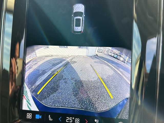 ボルボ ボルボ ＸＣ６０ リチャージ アルティメイト T6 AWD PHV 富山県 2024(令6)年 0.9万km 黒 4WD/サンルーフ/全周囲カメラ/レザーシート/ルーフレール/ステップ/メーカーOP11.2センターディスプレイ/Apple Car Play/USB/12.3デジタル液晶ドライバーディスプレイ/スマートキー/前席パワーシート/全席シートヒーター/HUD/クリアランスソナー/純正360°ドラレコ/置くだけ充電/プッシュスタート/レーダークルコン/オートライト/オートハイビーム/オートリトラミラー/電動Pブレーキ/トノカバー/充電ケーブル/ISOFIX対応/パワーバックドア/保証書・取説