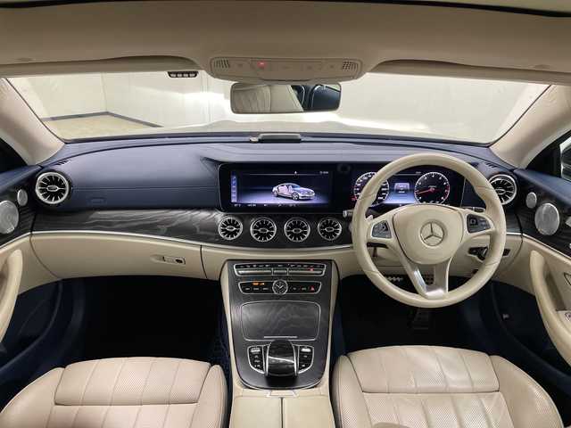 メルセデス・ベンツ Ｅ３００ クーペ スポーツ 長崎県 2018(平30)年 4.9万km オブシディアンブラック 純正メーカーナビ/・フルセグ/・Bluetooth/全方位モニター/サンルーフ/前席パワーシート（D席メモリ付）/前席エアーシート/前席シートヒーター/アクティブブレーキアシスト/ヘッドアップディスプレイ/純正ドラレコ（前方）/純正ETC/LEDヘッドライト/クルーズコントロール/スマートキー/純正19インチアルミ/電動リアゲート/道路標識アシスト/アテンションアシスト/パドルシフト/ステアリングリモコン/フォグ/電格ウィンカーミラー