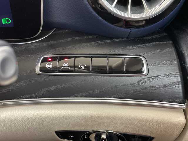 メルセデス・ベンツ Ｅ３００ クーペ スポーツ 長崎県 2018(平30)年 4.9万km オブシディアンブラック 純正メーカーナビ/・フルセグ/・Bluetooth/全方位モニター/サンルーフ/前席パワーシート（D席メモリ付）/前席エアーシート/前席シートヒーター/アクティブブレーキアシスト/ヘッドアップディスプレイ/純正ドラレコ（前方）/純正ETC/LEDヘッドライト/クルーズコントロール/スマートキー/純正19インチアルミ/電動リアゲート/道路標識アシスト/アテンションアシスト/パドルシフト/ステアリングリモコン/フォグ/電格ウィンカーミラー