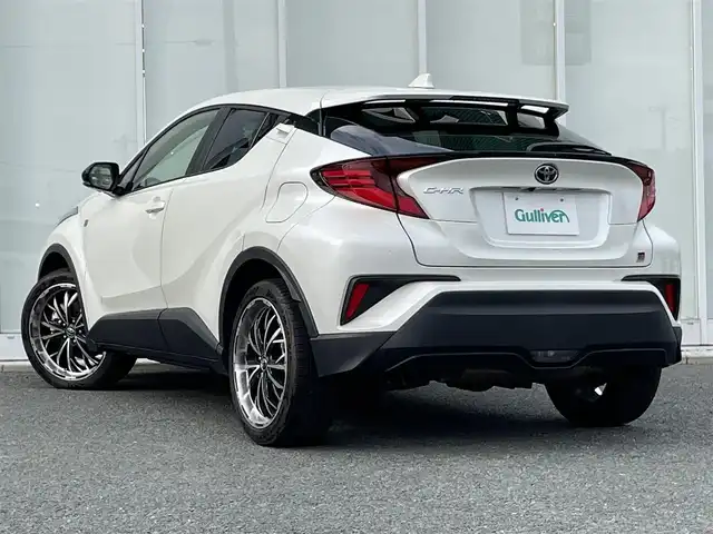 トヨタ Ｃ－ＨＲ S－T GRスポーツ 福岡県 2020(令2)年 2.2万km ホワイトパールクリスタルシャイン ナビ機能付き純正ディスプレイオーディオ/（AM/FM/USB/BT/フルセグ/Apple CarPlay/Android Auto）/フロント・サイド・バック・全方位カメラ/レーダークルーズコントロール/プリクラッシュセーフティ/ブラインドスポットモニター/GR専用フロアマット/GR専用ハーフレザーシート/D+N席シートヒーター/前後ドライブレコーダー/ETC/純正19インチアルミホイール/オートライト/オートハイビーム/LEDヘッドライト/フォグランプ/ステアリングスイッチ/テレビキャンセラー/電動パーキングブレーキ/オートホールド/プッシュスタート/スマートキー/オート電動格納ミラー/W+カーテンエアバッグ/DUALオートエアコン/ISO FIX/取扱説明書・記録簿