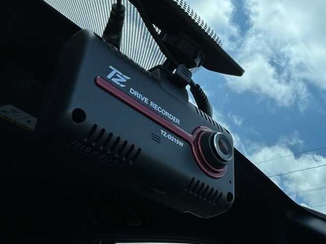 トヨタ ノア ハイブリッド S－Z 千葉県 2022(令4)年 3.3万km ホワイトパールクリスタルシャイン モデリスタエアロ/シグネチャーイルミブレード/フロントグリルキッド/リアイルミルーフスポイラー/純正10.5インチディスプレイオーディオナビプラス/フルセグTV/TVキャンセラー/純正オプションディスクチェンジャー/CD/DVD再生/Bluetooth/USB/HDMI接続/ビルトインETC2.0/TZドライブレコーダー/バックカメラ/AC100V/シートヒーター/両側パワースライドドア/ハーフレザーシート/純正17インチアルミホイール/純正フロアマット/トヨタセーフティセンス/レーダークルーズコントロール/レーンディパーチャーアラート/プリクラッシュセーフティ/パーキングサポートブレーキ/プロアクティブドライビングアシスト/ロードサインアシスト/オートブレーキホールド