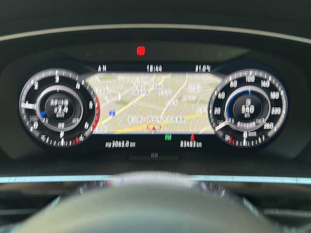 フォルクスワーゲン ティグアン TDI 4モーション Rライン ブラックスタイル 兵庫県 2018(平30)年 8.4万km ディープブラックパールエフェクト ワンオーナー/純正メーカーナビ/ Bluetooth/USB/AppleCarPlay/AndroidAuto/全方位カメラ/４WD/MTモード付AT/純正ビルトインETC2.0/電動リアゲート/ルーフレール/パワーシート（D席）/シートヒーター（D+N席）/シートメモリ/ヘッドアップディスプレイ/ブラインドスポットモニター/オートブレーキホールド/アイドリングストップ/アンチロック・ブレーキ・システム/レーンキープアシスト/パーキングアシスト/前後コーナーセンサー/横滑り防止装置/盗難防止装置/衝突被害軽減システム/パワーウィンドウ/パワーステアリング/純正フロアマット/純正アルミホイール/LEDヘッドライト/エアバッグ（W+サイド）/カーテンエアバッグ/スペアキー（1本）/保証書/取扱説明書