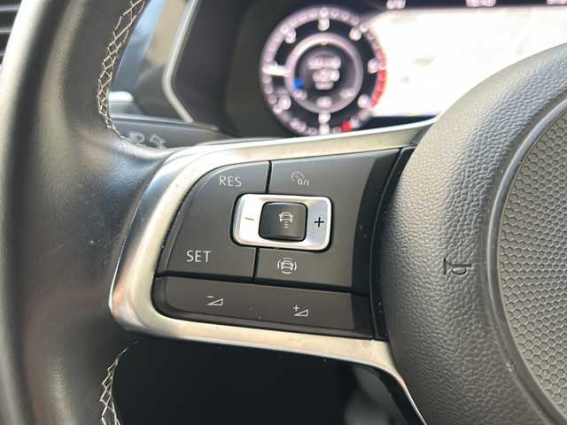 フォルクスワーゲン ティグアン TDI 4モーション Rライン ブラックスタイル 兵庫県 2018(平30)年 8.4万km ディープブラックパールエフェクト ワンオーナー/純正メーカーナビ/ Bluetooth/USB/AppleCarPlay/AndroidAuto/全方位カメラ/４WD/MTモード付AT/純正ビルトインETC2.0/電動リアゲート/ルーフレール/パワーシート（D席）/シートヒーター（D+N席）/シートメモリ/ヘッドアップディスプレイ/ブラインドスポットモニター/オートブレーキホールド/アイドリングストップ/アンチロック・ブレーキ・システム/レーンキープアシスト/パーキングアシスト/前後コーナーセンサー/横滑り防止装置/盗難防止装置/衝突被害軽減システム/パワーウィンドウ/パワーステアリング/純正フロアマット/純正アルミホイール/LEDヘッドライト/エアバッグ（W+サイド）/カーテンエアバッグ/スペアキー（1本）/保証書/取扱説明書