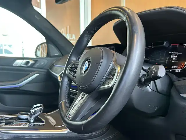 ＢＭＷ Ｘ７ xDrive35d Mスポーツ 宮城県 2020(令2)年 3.7万km ミネラルホワイト ウェルネスパッケージ/2列目コンフォートシート/スカイラウンジパノラマサンルーフ/harman/kardonサウンドシステム/アクティブクルーズコントロール/レーンチェンジウォーニング/レーンキープアシスト/ヘッドアップディスプレイ/iDriveナビゲーションシステム/フルセグTV/トップビューカメラ/レーザーライトLEDヘッドライト/ブラックレザーシート/シートベンチレーション/シートヒーター/メモリ機能付きパワーシート/純正22インチAW/ブルーブレーキキャリパー/コンフォートアクセス/パワーバックドア/ステアリングヒーター/ステアリングスイッチ/置くだけ充電機能/温冷機能付きカップホルダー