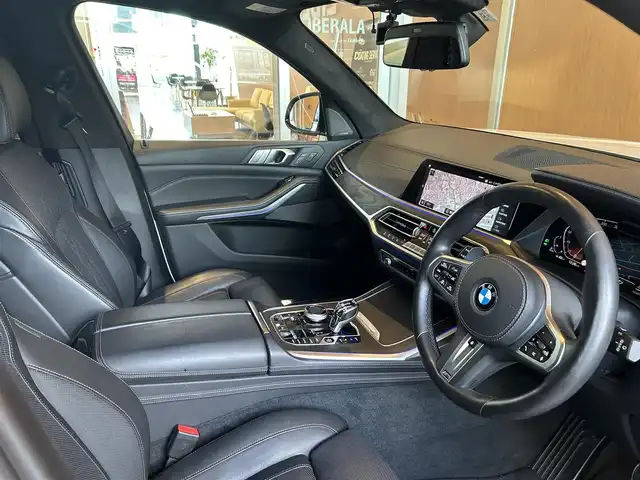 ＢＭＷ Ｘ７ xDrive35d Mスポーツ 宮城県 2020(令2)年 3.7万km ミネラルホワイト ウェルネスパッケージ/2列目コンフォートシート/スカイラウンジパノラマサンルーフ/harman/kardonサウンドシステム/アクティブクルーズコントロール/レーンチェンジウォーニング/レーンキープアシスト/ヘッドアップディスプレイ/iDriveナビゲーションシステム/フルセグTV/トップビューカメラ/レーザーライトLEDヘッドライト/ブラックレザーシート/シートベンチレーション/シートヒーター/メモリ機能付きパワーシート/純正22インチAW/ブルーブレーキキャリパー/コンフォートアクセス/パワーバックドア/ステアリングヒーター/ステアリングスイッチ/置くだけ充電機能/温冷機能付きカップホルダー