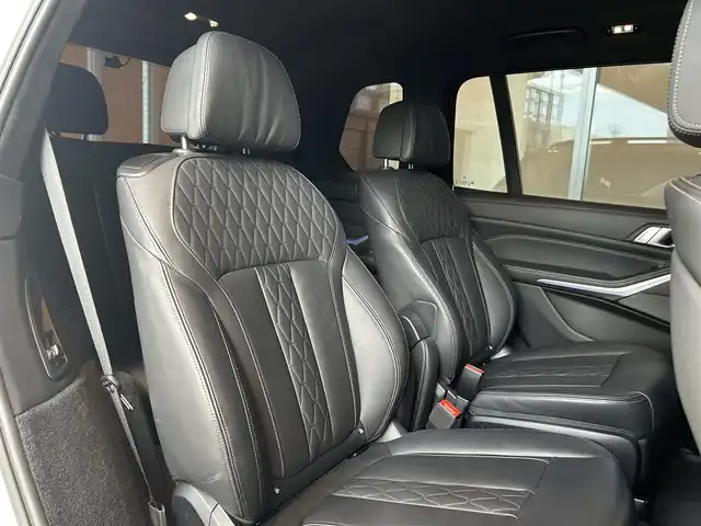 ＢＭＷ Ｘ７ xDrive35d Mスポーツ 宮城県 2020(令2)年 3.7万km ミネラルホワイト ウェルネスパッケージ/2列目コンフォートシート/スカイラウンジパノラマサンルーフ/harman/kardonサウンドシステム/アクティブクルーズコントロール/レーンチェンジウォーニング/レーンキープアシスト/ヘッドアップディスプレイ/iDriveナビゲーションシステム/フルセグTV/トップビューカメラ/レーザーライトLEDヘッドライト/ブラックレザーシート/シートベンチレーション/シートヒーター/メモリ機能付きパワーシート/純正22インチAW/ブルーブレーキキャリパー/コンフォートアクセス/パワーバックドア/ステアリングヒーター/ステアリングスイッチ/置くだけ充電機能/温冷機能付きカップホルダー