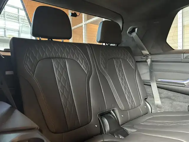 ＢＭＷ Ｘ７ xDrive35d Mスポーツ 宮城県 2020(令2)年 3.7万km ミネラルホワイト ウェルネスパッケージ/2列目コンフォートシート/スカイラウンジパノラマサンルーフ/harman/kardonサウンドシステム/アクティブクルーズコントロール/レーンチェンジウォーニング/レーンキープアシスト/ヘッドアップディスプレイ/iDriveナビゲーションシステム/フルセグTV/トップビューカメラ/レーザーライトLEDヘッドライト/ブラックレザーシート/シートベンチレーション/シートヒーター/メモリ機能付きパワーシート/純正22インチAW/ブルーブレーキキャリパー/コンフォートアクセス/パワーバックドア/ステアリングヒーター/ステアリングスイッチ/置くだけ充電機能/温冷機能付きカップホルダー