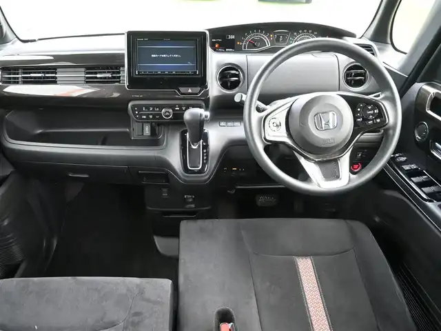 ホンダ Ｎ ＢＯＸ カスタム G L ホンダセンシング 千葉県 2018(平30)年 6万km プラチナホワイトパール ホンダセンシング/・衝突軽減ブレーキ（CMBS）/・車線維持支援システム（LKAS）/・アダプティブクルーズコントロール（ACC）/・後方誤発進抑制機能/・誤発進抑制機能/左パワースライドドア/右イージークローザードア/ハーフレザーシート/社外SDナビ/地デジTV/【DVD/CD再生機能　Bluetooth接続】/バックカメラ/ステアリングスイッチ/ETC/LEDヘッドライト/フォグライト/ウインカーミラー/純正14インチアルミホイル/サイド/カーテンエアバッグ/Honda スマートキー