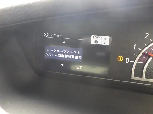 ホンダ Ｎ ＢＯＸ カスタム G L ホンダセンシング 千葉県 2018(平30)年 6万km プラチナホワイトパール ホンダセンシング/・衝突軽減ブレーキ（CMBS）/・車線維持支援システム（LKAS）/・アダプティブクルーズコントロール（ACC）/・後方誤発進抑制機能/・誤発進抑制機能/左パワースライドドア/右イージークローザードア/ハーフレザーシート/社外SDナビ/地デジTV/【DVD/CD再生機能　Bluetooth接続】/バックカメラ/ステアリングスイッチ/ETC/LEDヘッドライト/フォグライト/ウインカーミラー/純正14インチアルミホイル/サイド/カーテンエアバッグ/Honda スマートキー