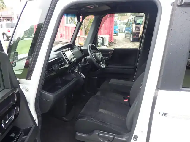 ホンダ Ｎ ＢＯＸ カスタム G L ホンダセンシング 千葉県 2018(平30)年 6万km プラチナホワイトパール ホンダセンシング/・衝突軽減ブレーキ（CMBS）/・車線維持支援システム（LKAS）/・アダプティブクルーズコントロール（ACC）/・後方誤発進抑制機能/・誤発進抑制機能/左パワースライドドア/右イージークローザードア/ハーフレザーシート/社外SDナビ/地デジTV/【DVD/CD再生機能　Bluetooth接続】/バックカメラ/ステアリングスイッチ/ETC/LEDヘッドライト/フォグライト/ウインカーミラー/純正14インチアルミホイル/サイド/カーテンエアバッグ/Honda スマートキー