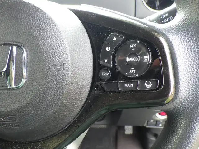 ホンダ Ｎ ＢＯＸ カスタム G L ホンダセンシング 千葉県 2018(平30)年 6万km プラチナホワイトパール ホンダセンシング/・衝突軽減ブレーキ（CMBS）/・車線維持支援システム（LKAS）/・アダプティブクルーズコントロール（ACC）/・後方誤発進抑制機能/・誤発進抑制機能/左パワースライドドア/右イージークローザードア/ハーフレザーシート/社外SDナビ/地デジTV/【DVD/CD再生機能　Bluetooth接続】/バックカメラ/ステアリングスイッチ/ETC/LEDヘッドライト/フォグライト/ウインカーミラー/純正14インチアルミホイル/サイド/カーテンエアバッグ/Honda スマートキー