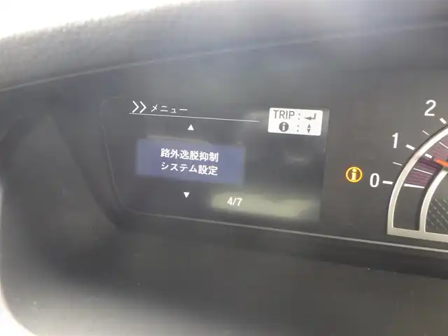 ホンダ Ｎ ＢＯＸ カスタム G L ホンダセンシング 千葉県 2018(平30)年 6万km プラチナホワイトパール ホンダセンシング/・衝突軽減ブレーキ（CMBS）/・車線維持支援システム（LKAS）/・アダプティブクルーズコントロール（ACC）/・後方誤発進抑制機能/・誤発進抑制機能/左パワースライドドア/右イージークローザードア/ハーフレザーシート/社外SDナビ/地デジTV/【DVD/CD再生機能　Bluetooth接続】/バックカメラ/ステアリングスイッチ/ETC/LEDヘッドライト/フォグライト/ウインカーミラー/純正14インチアルミホイル/サイド/カーテンエアバッグ/Honda スマートキー