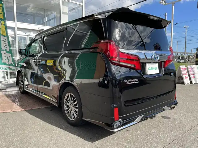 トヨタ アルファードハイブリット エグゼクティブ ラウンジ S 道央・札幌 2020(令2)年 1.9万km ブラック 登録時走行距離　18421km/　4　W　D　/純正メモリナビ(AM/FM/BT)/フルセグテレビ(走行中視聴可)/全方位モニター/ウィンカーミラー/ルーフカラーイルミネーション/キャプテンシート/クルーズコントロール(追従走行あり)/純正フリップダウンモニター/ドアバイザー/プッシュスタート/両側パワースライドドア/ビルトインETC/シートメモリ/ステアリングスイッチ/ステアリングヒーター/オートブレーキホールド/ルームミラーモニター/後席オットマン/キャプテンシート/コーナーセンサー/シートヒーター/フォグランプ/エンジンスターター
