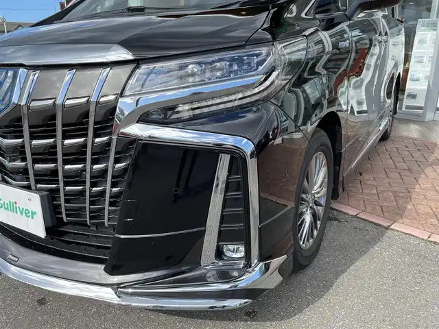 トヨタ アルファードハイブリット エグゼクティブ ラウンジ S 道央・札幌 2020(令2)年 1.9万km ブラック 登録時走行距離　18421km/　4　W　D　/純正メモリナビ(AM/FM/BT)/フルセグテレビ(走行中視聴可)/全方位モニター/ウィンカーミラー/ルーフカラーイルミネーション/キャプテンシート/クルーズコントロール(追従走行あり)/純正フリップダウンモニター/ドアバイザー/プッシュスタート/両側パワースライドドア/ビルトインETC/シートメモリ/ステアリングスイッチ/ステアリングヒーター/オートブレーキホールド/ルームミラーモニター/後席オットマン/キャプテンシート/コーナーセンサー/シートヒーター/フォグランプ/エンジンスターター