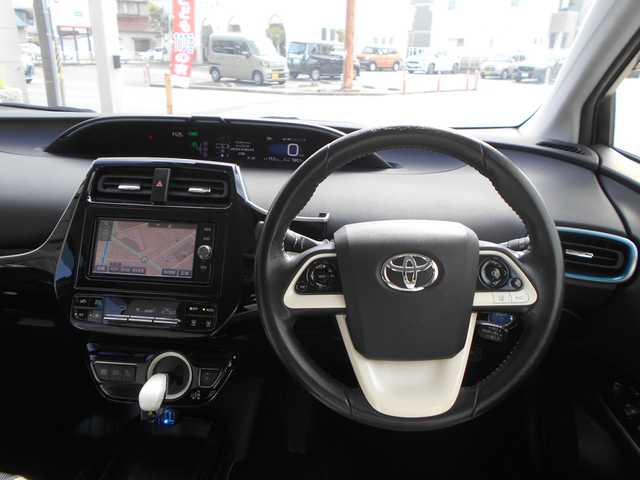 トヨタ プリウス S 愛知県 2016(平28)年 5.6万km ホワイトパールクリスタルシャイン トヨタセーフティセンス/PCSAHBLDA/レーダークルーズ/純正SDナビ・DVD/Bluetooth/フルセグテレビ/バックカメラ/ETC/純正ドライブレコーダー/モデリスタエアロ/wedsレオニス18インチアルミ/スマートキー２個/プッシュスタート