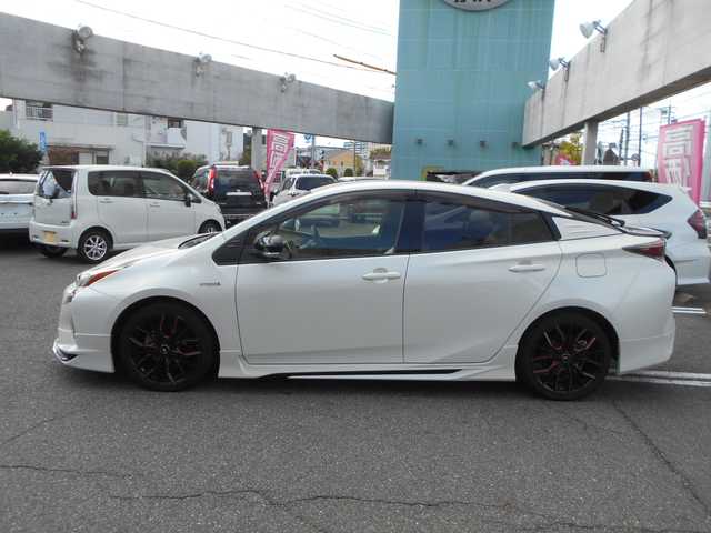 トヨタ プリウス S 愛知県 2016(平28)年 5.6万km ホワイトパールクリスタルシャイン トヨタセーフティセンス/PCSAHBLDA/レーダークルーズ/純正SDナビ・DVD/Bluetooth/フルセグテレビ/バックカメラ/ETC/純正ドライブレコーダー/モデリスタエアロ/wedsレオニス18インチアルミ/スマートキー２個/プッシュスタート