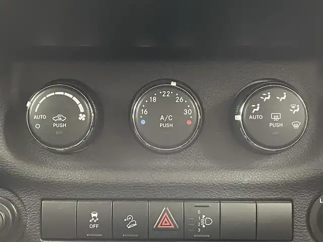 クライスラー・ジープ ジープ ラングラー アンリミテッド スポーツ 岡山県 2018(平30)年 6.4万km ブラック ＡＬＰＩＮＥ製ナビ（ＥＸ９Ｚ）/クルーズコントロール/フルセグ/Ｂｌｕｅｔｏｏｔｈ/ダウンヒルアシスト/純正マット/ＭＴモード付ＡＴ/ＥＴＣ/バックカメラ/純正ＡＷ/社外LEDバルブ/トランクマット/ESC