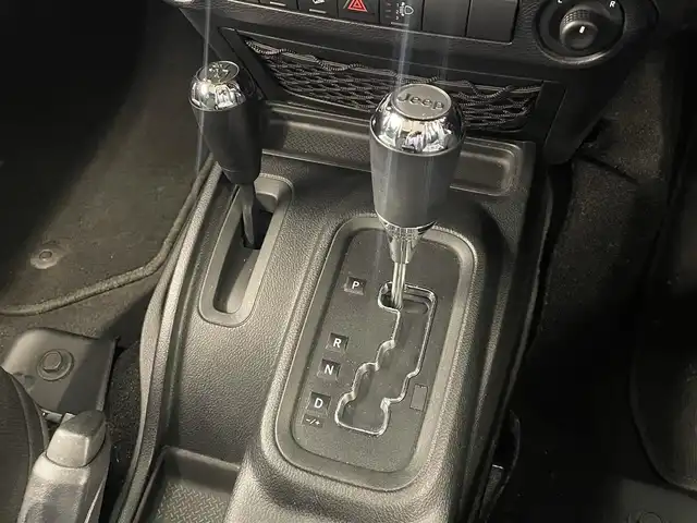 クライスラー・ジープ ジープ ラングラー アンリミテッド スポーツ 岡山県 2018(平30)年 6.4万km ブラック ＡＬＰＩＮＥ製ナビ（ＥＸ９Ｚ）/クルーズコントロール/フルセグ/Ｂｌｕｅｔｏｏｔｈ/ダウンヒルアシスト/純正マット/ＭＴモード付ＡＴ/ＥＴＣ/バックカメラ/純正ＡＷ/社外LEDバルブ/トランクマット/ESC