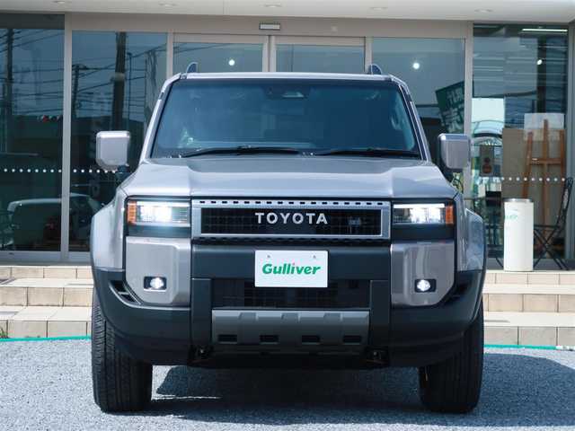 トヨタ ランドクルーザー ２５０ VX 千葉県 2025(令7)年 0.1千km アバンギャルドブロンズメタリック 登録済未使用車/トヨタチームメイト/・ドライバーモニターカメラ/・緊急時操舵支援/・フロントクロストラフィックアラート（FCTA）/・レーンチェンジアシスト（LCA）/ルーフレール/デジタルインナーミラー/ドライブレコーダー/12.3インチディスプレイオーディオ/・フルセグTV/・マルチビューカメラ/・Bluetooth/トヨタセーフティセンス/・プリクラッシュセーフティ/・レーントレーシングアシスト/・レーンディパーチャーアラート/・レーダークルーズコントロール/・アダクティブハイビームアシスト/・ロードサインアシスト/・ドライバー異常対応システム/・プロアクティブドライビングアシスト/・発進遅れ告知機能/・緊急操舵支援/・フロントクロストラフィックアラート/・レーンテェンジアシスト/LEDヘッドライト/フォグライト/シートヒーター/ベンチレーション/ステアリングヒーター/クロレザーシート/パワーバックドア/ETC2.0/ブレーキホールド/プッシュスタート/スマートキー×2/保証書